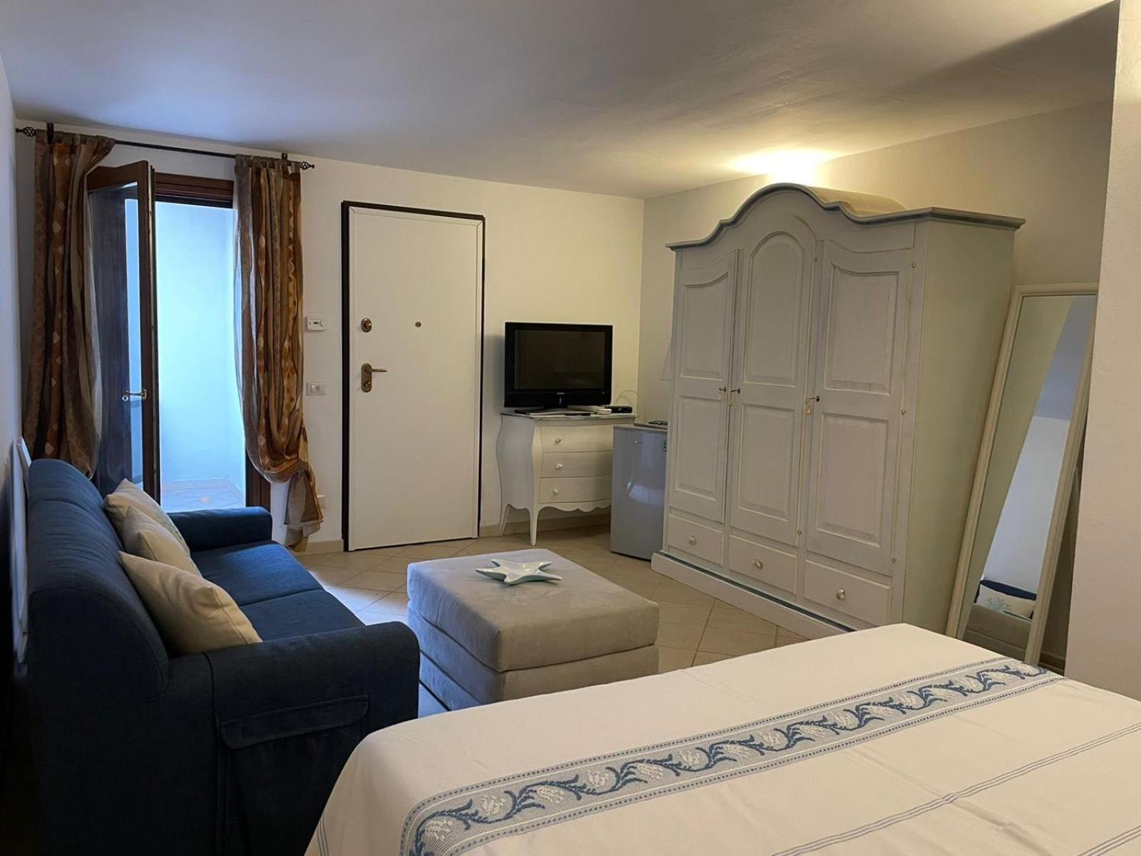 Villa A Golfo Aranci Con Vista Su Tavolara Marinella  Eksteriør billede